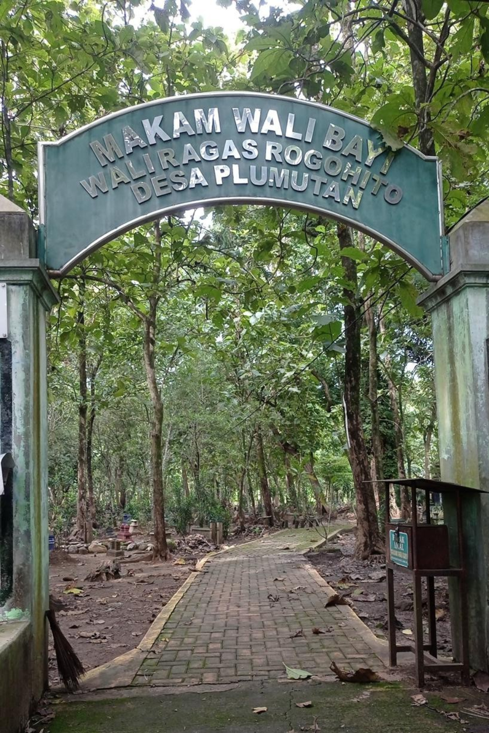 Makam PLumutan 1 (1)